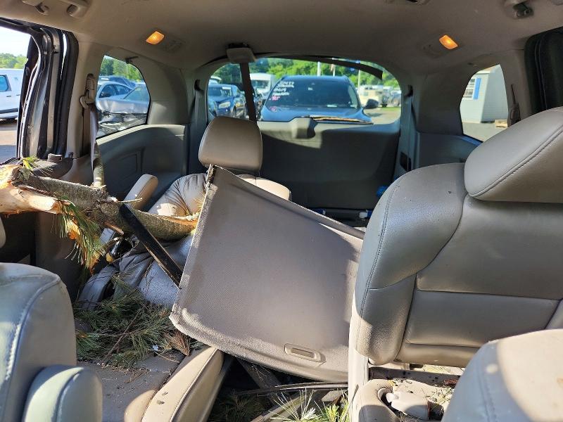 61149576 :رقم المزاد ، 5FNRL5H61BB060765 vin ، 2011 Honda Odyssey مزاد بيع