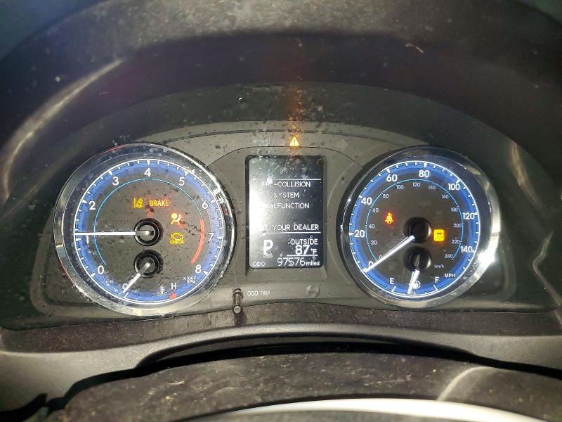 59292936 :رقم المزاد ، 5YFBURHE2JP753327 vin ، 2018 Toyota Corolla مزاد بيع