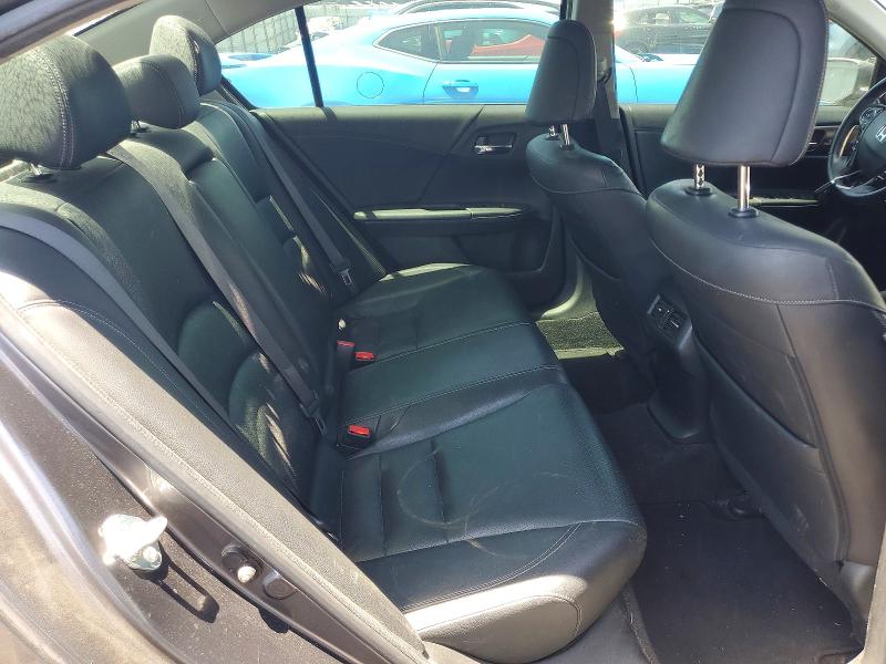 61623716 :رقم المزاد ، JHMCR6F74HC002711 vin ، 2017 Honda Accord مزاد بيع