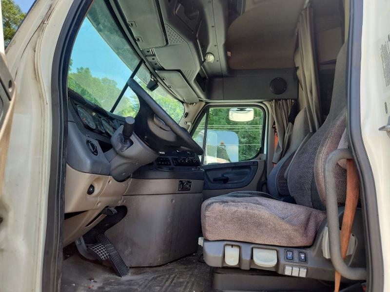 59141896 :رقم المزاد ، 1FUJGLDRXJLJY4477 vin ، 2018 Freightliner Cascadia 125 مزاد بيع