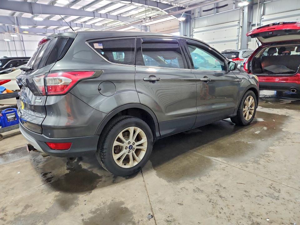 60925216 :رقم المزاد ، 1FMCU0GD9HUA94275 vin ، 2017 Ford Escape مزاد بيع