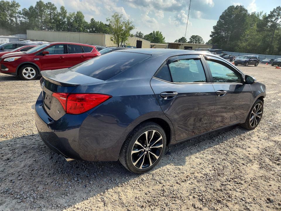 63099376 :رقم المزاد ، 5YFBURHE0HP713581 vin ، 2017 Toyota Corolla مزاد بيع
