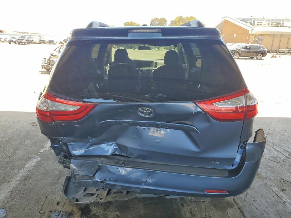 2015 Toyota Sienna მანქანა იყიდება აუქციონზე, vin: 5TDKK3DC2FS615115, აუქციონის ნომერი: 60850586