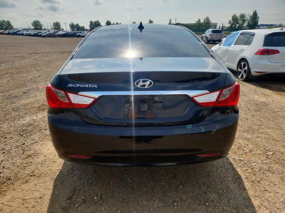 61120106 :رقم المزاد ، 5NPEB4AC3DH665600 vin ، 2013 Hyundai Sonata مزاد بيع