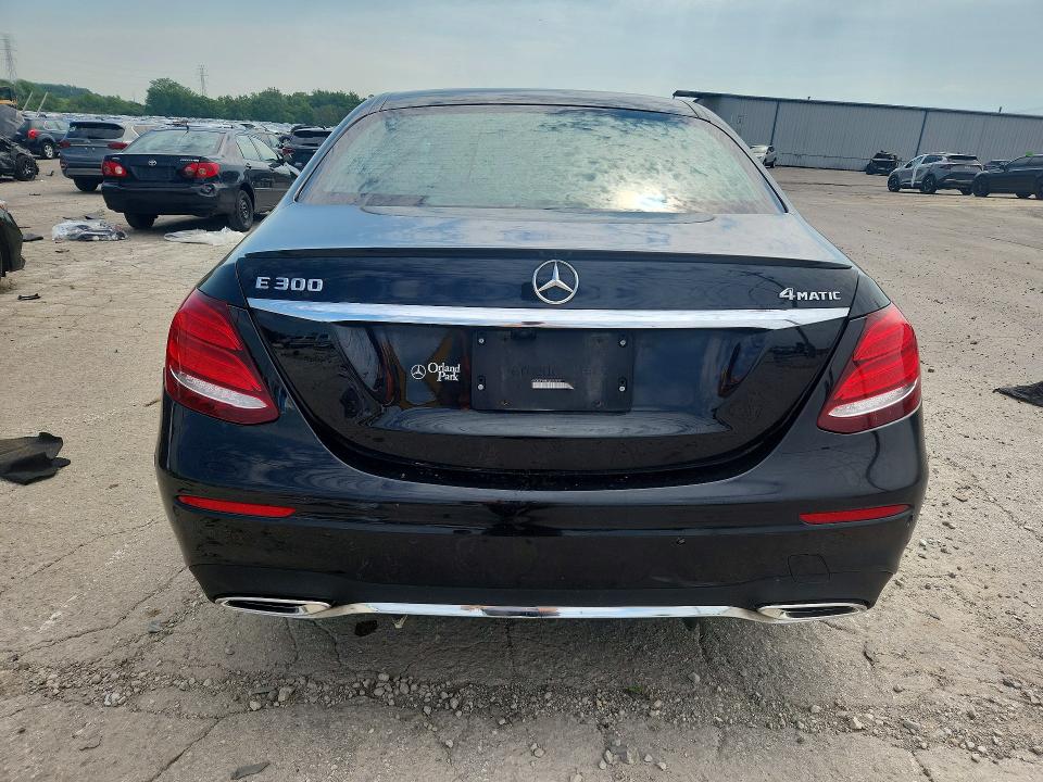 60272956 :رقم المزاد ، WDDZF4KB4JA472019 vin ، 2018 Mercedes-benz E مزاد بيع