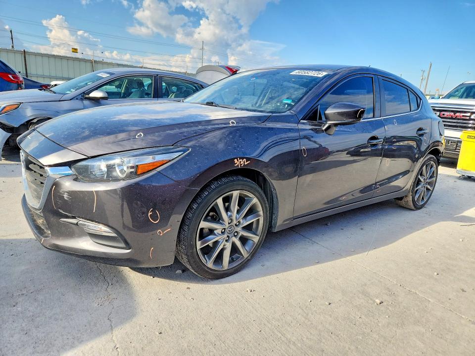 60582726 :رقم المزاد ، 3MZBN1L38JM261443 vin ، 2018 Mazda 3 مزاد بيع