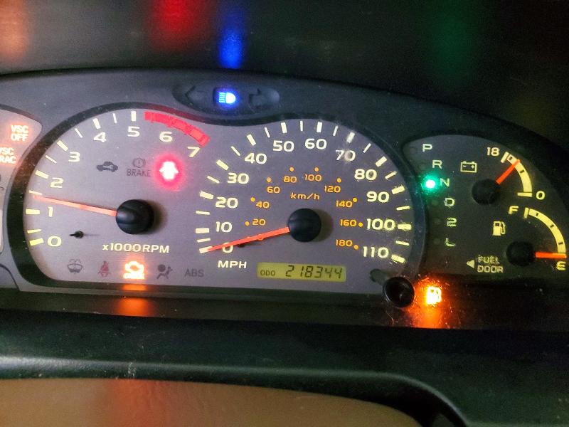 2002 Toyota Sequoia მანქანა იყიდება აუქციონზე, vin: 5TDBT48AX2S118142, აუქციონის ნომერი: 62535556
