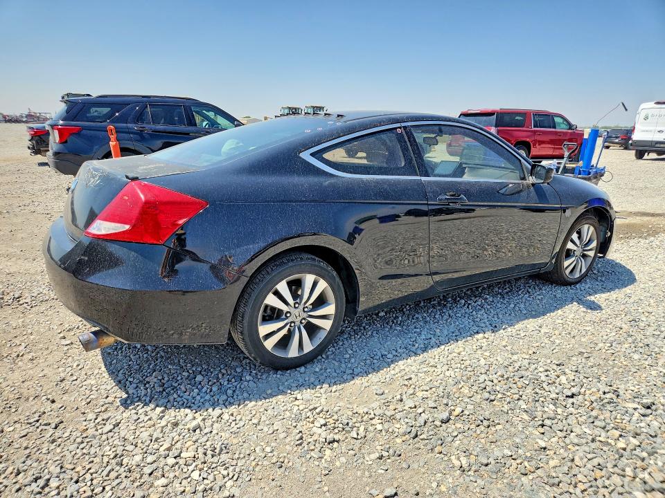62097776 :رقم المزاد ، 1HGCS1B32BA005803 vin ، 2011 Honda Accord مزاد بيع