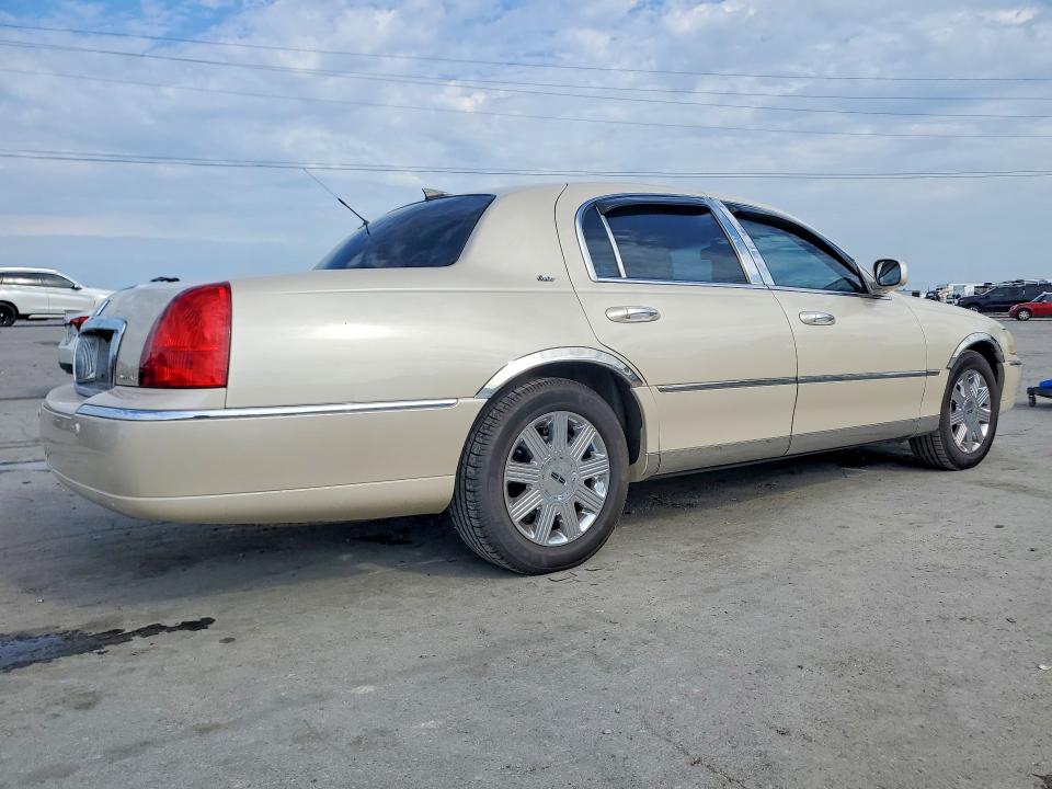 Продаж на аукціоні авто 2003 Lincoln Town Car, vin: 1LNHM83W13Y621271, номер лоту: 62546826