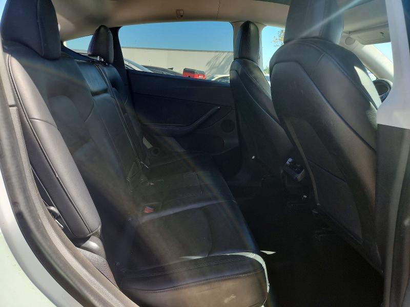 61926176 :رقم المزاد ، 5YJYGDEE1MF086050 vin ، 2021 Tesla Model Y مزاد بيع