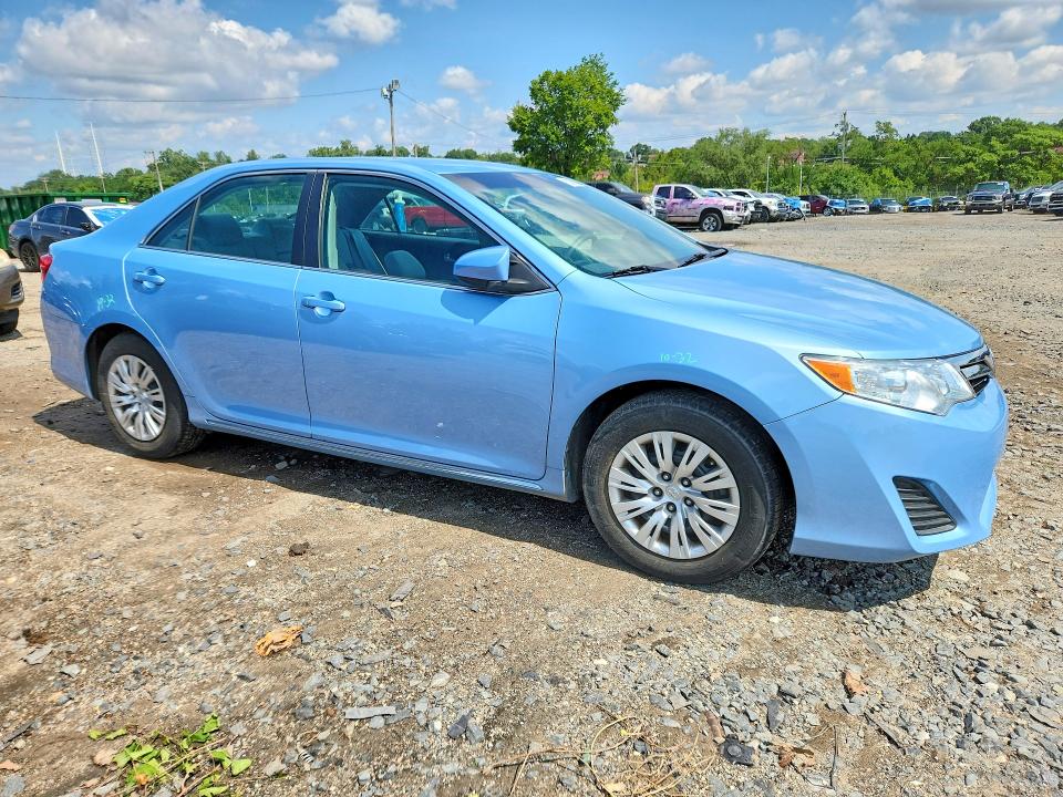 62686536 :رقم المزاد ، 4T4BF1FK6ER360218 vin ، 2014 Toyota Camry مزاد بيع