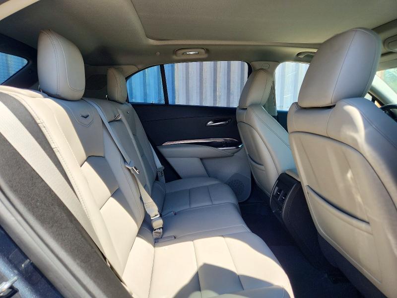 60635346 :رقم المزاد ، 1GYFZBR41MF026220 vin ، 2021 Cadillac Xt4 مزاد بيع