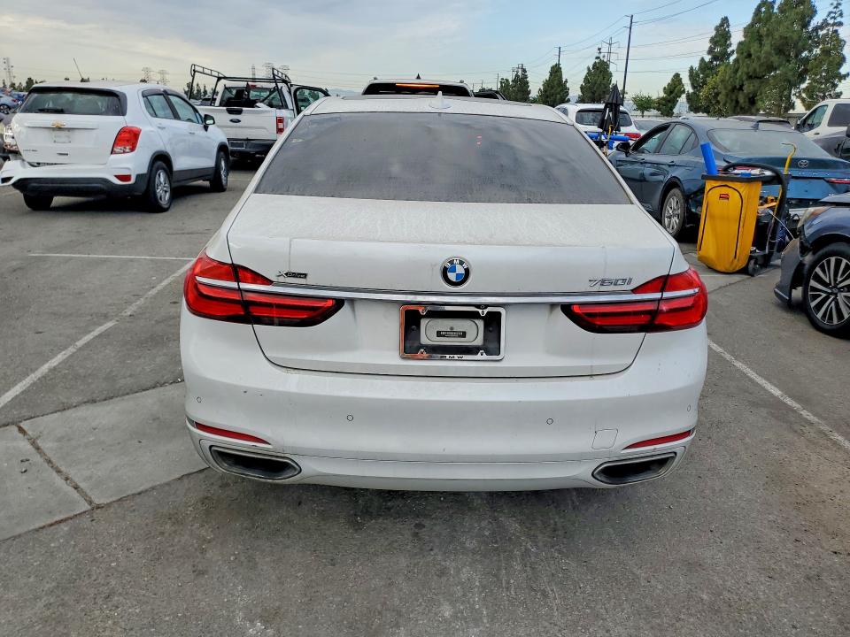 61810616 :رقم المزاد ، WBA7F2C53GG415098 vin ، 2016 Bmw 750 مزاد بيع