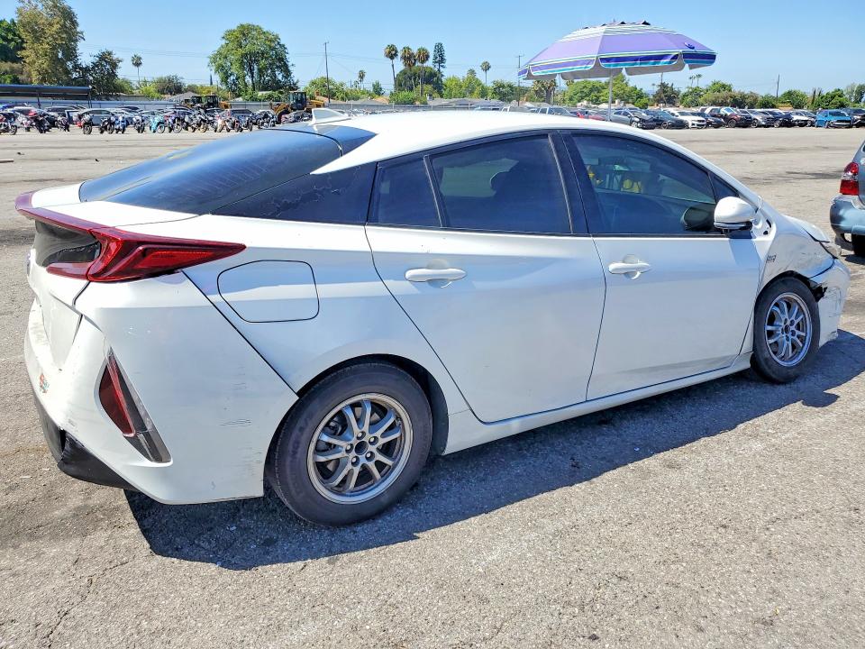 62643116 :رقم المزاد ، JTDKARFP2H3053212 vin ، 2017 Toyota Prius Prime مزاد بيع