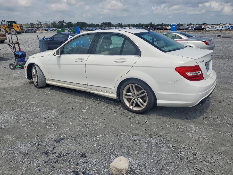 63489296 :رقم المزاد ، WDDGF4HB9DR268577 vin ، 2013 Mercedes-benz C مزاد بيع