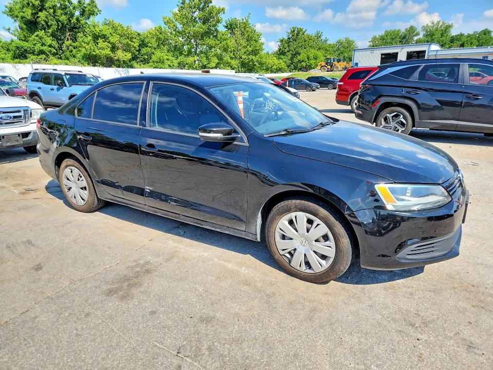 60044026 :رقم المزاد ، 3VWD17AJ5EM392702 vin ، 2014 Volkswagen Jetta مزاد بيع