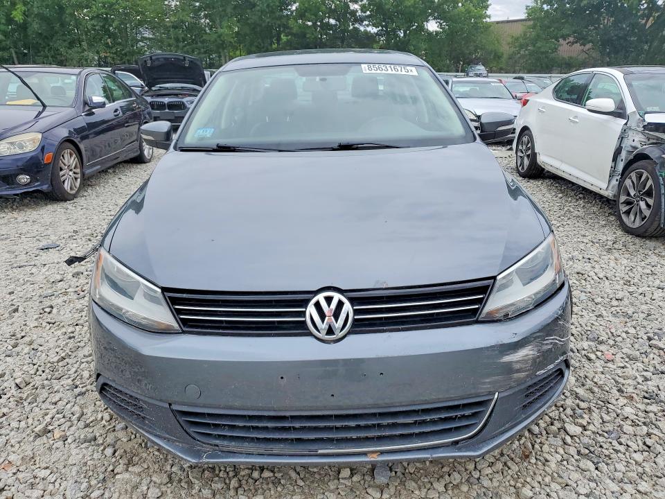 85631675 :رقم المزاد ، 3VWB17AJXEM441710 vin ، 2014 Volkswagen Jetta مزاد بيع