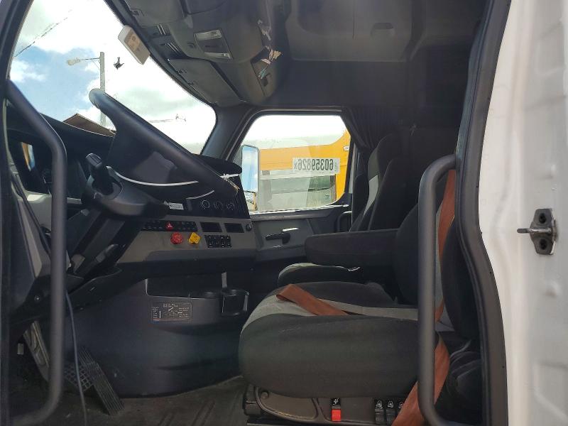 60359826 :رقم المزاد ، 1FUJHHDR8KLKE3680 vin ، 2019 Freightliner Cascadia 126 مزاد بيع