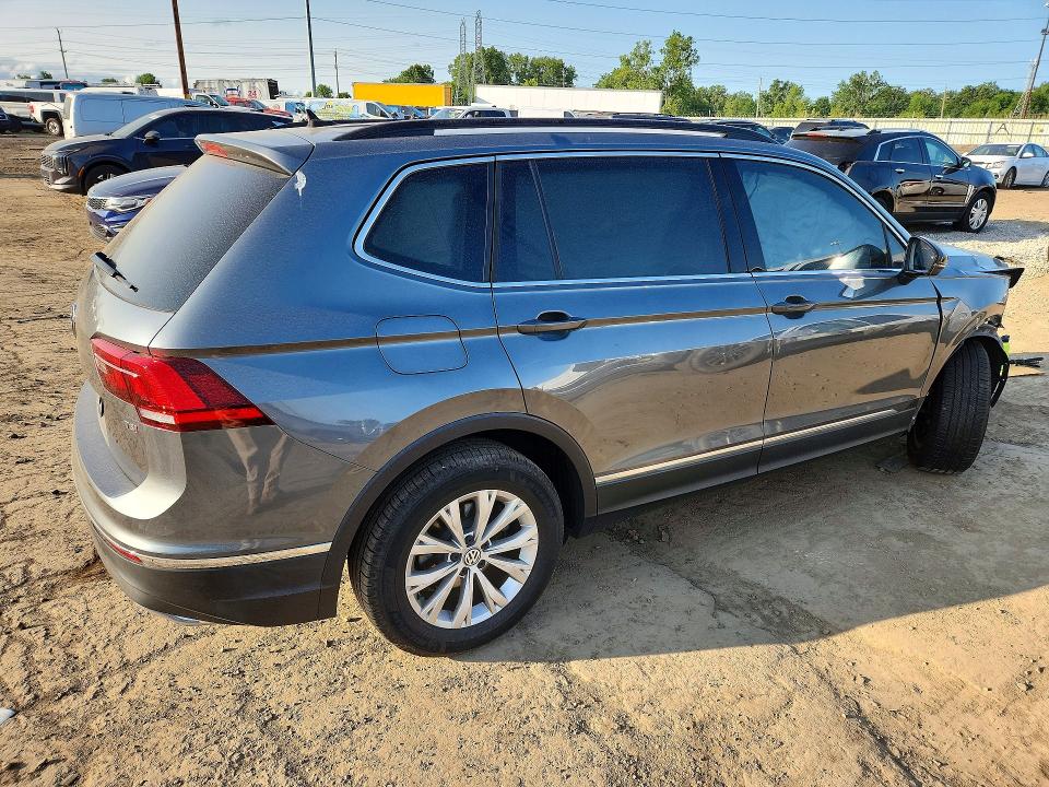 61918346 :رقم المزاد ، 3VV3B7AX0JM000852 vin ، 2018 Volkswagen Tiguan مزاد بيع