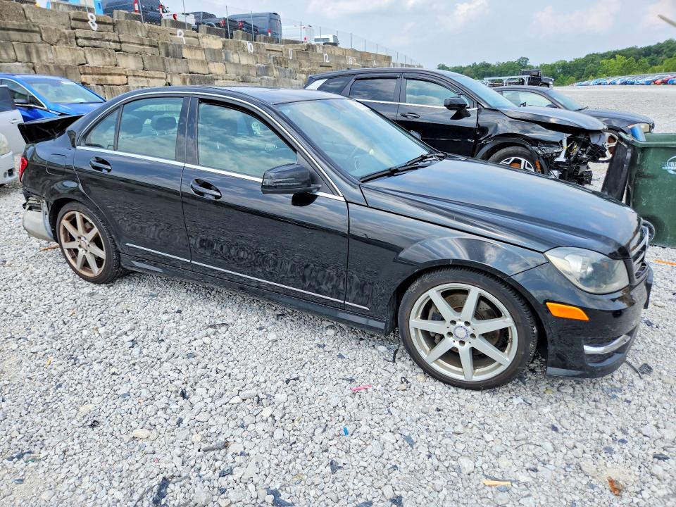 2014 Mercedes-benz C მანქანა იყიდება აუქციონზე, vin: WDDGF8AB9EG247873, აუქციონის ნომერი: 61937836