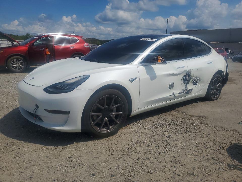 61249686 :رقم المزاد ، 5YJ3E1EA4JF161539 vin ، 2018 Tesla Model 3 مزاد بيع