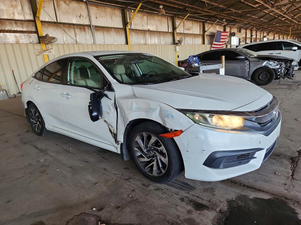 60052246 :رقم المزاد ، 19XFC2F7XJE010786 vin ، 2018 Honda Civic مزاد بيع