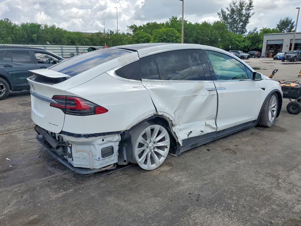Продажа на аукционе авто 2021 Tesla Model X, vin: 5YJXCBE21MF322567, номер лота: 60150926