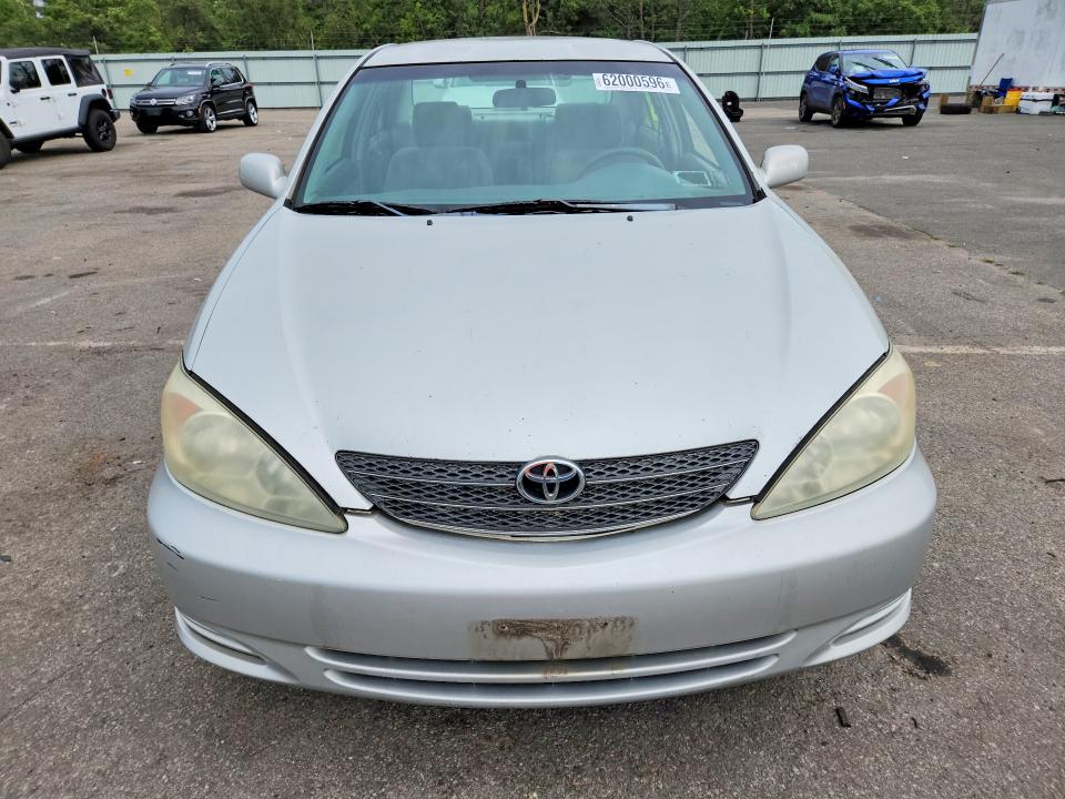 62000596 :رقم المزاد ، 4T1BE32K22U092570 vin ، 2002 Toyota Camry مزاد بيع