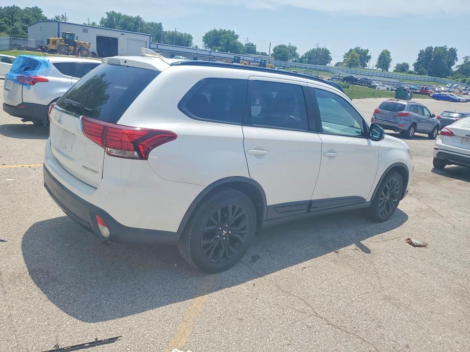 Продажа на аукционе авто 2018 Mitsubishi Outlander, vin: JA4AD3A30JZ025569, номер лота: 61835116