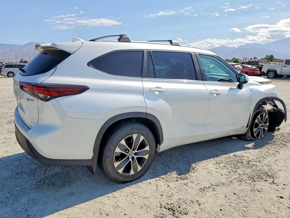 Продажа на аукционе авто 2026 Toyota Highlander Hybrid, vin: 5TDKBRCH4TS710996, номер лота: 61523426