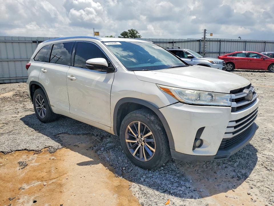 62475636 :رقم المزاد ، 5TDKZRFH1HS519857 vin ، 2017 Toyota Highlander مزاد بيع