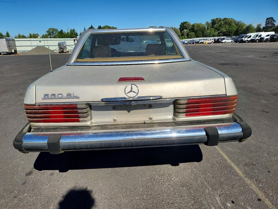 60715086 :رقم المزاد ، WDBBA48D9JA088576 vin ، 1988 Mercedes-benz 560 مزاد بيع