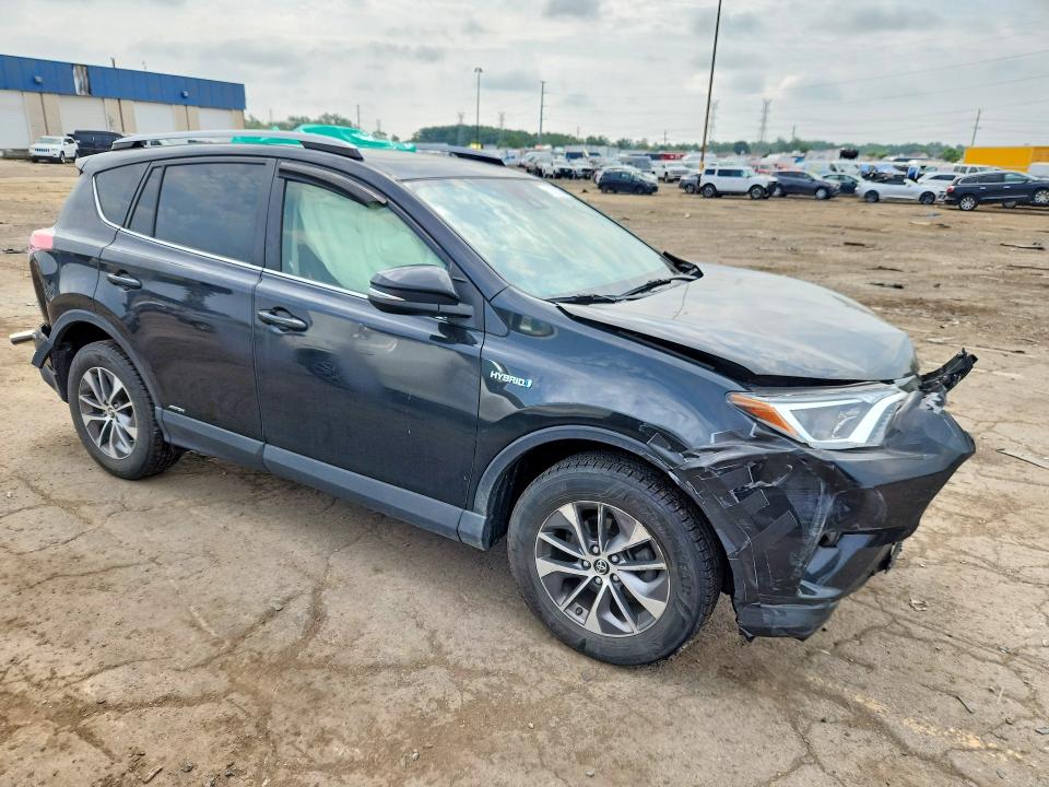 61882356 :رقم المزاد ، JTMRJREV3HD137094 vin ، 2017 Toyota Rav4 Hybrid مزاد بيع