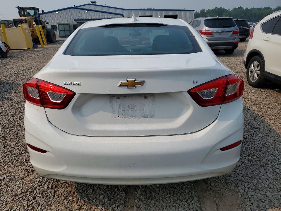 60653856 :رقم المزاد ، 1G1BE5SM0J7184560 vin ، 2018 Chevrolet Cruze مزاد بيع