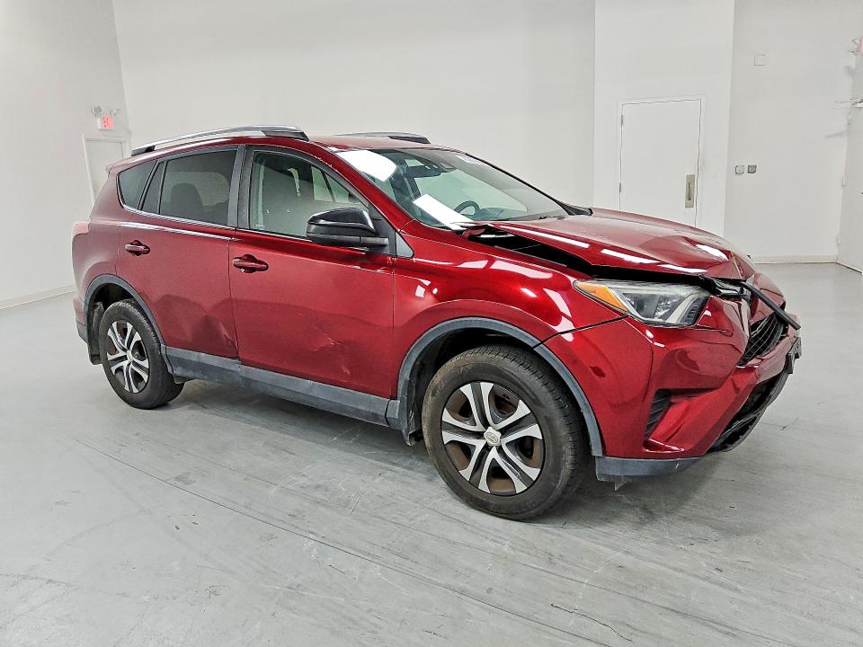 58328676 :رقم المزاد ، 2T3BFREV1JW743988 vin ، 2018 Toyota Rav4 مزاد بيع