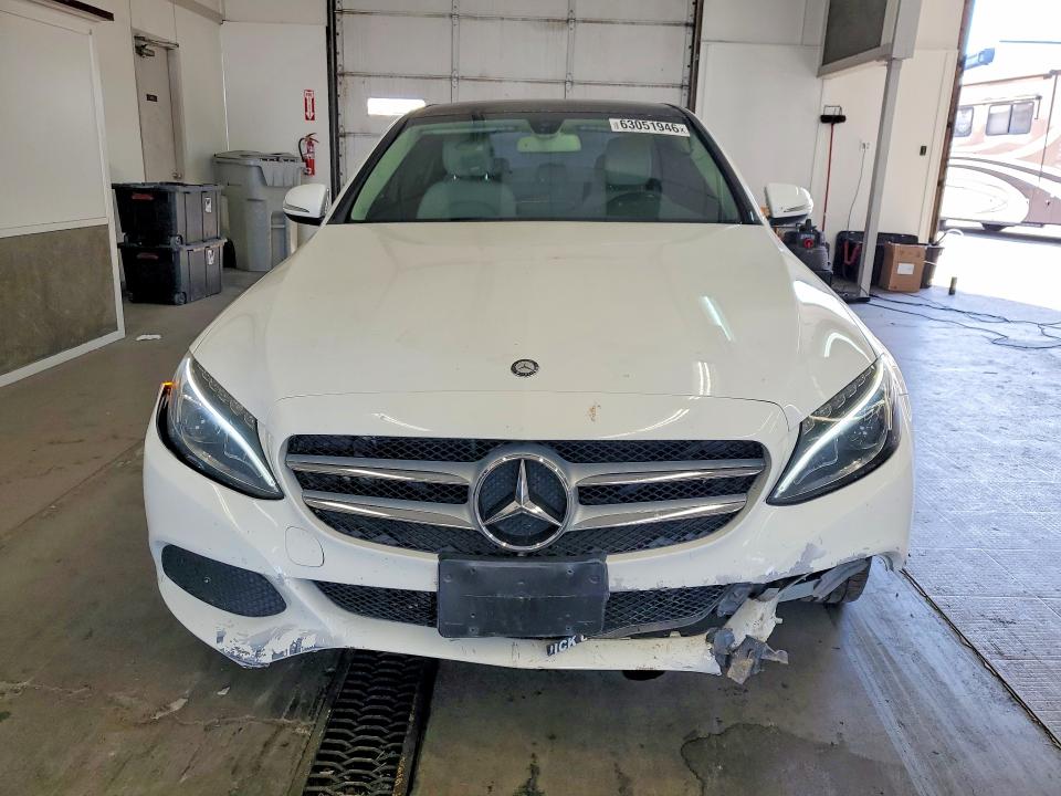 2015 Mercedes-benz C მანქანა იყიდება აუქციონზე, vin: 55SWF4KB7FU082980, აუქციონის ნომერი: 63051946