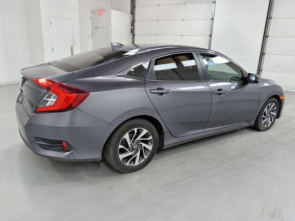 60077076 :رقم المزاد ، 19XFC2F74HE226532 vin ، 2017 Honda Civic مزاد بيع