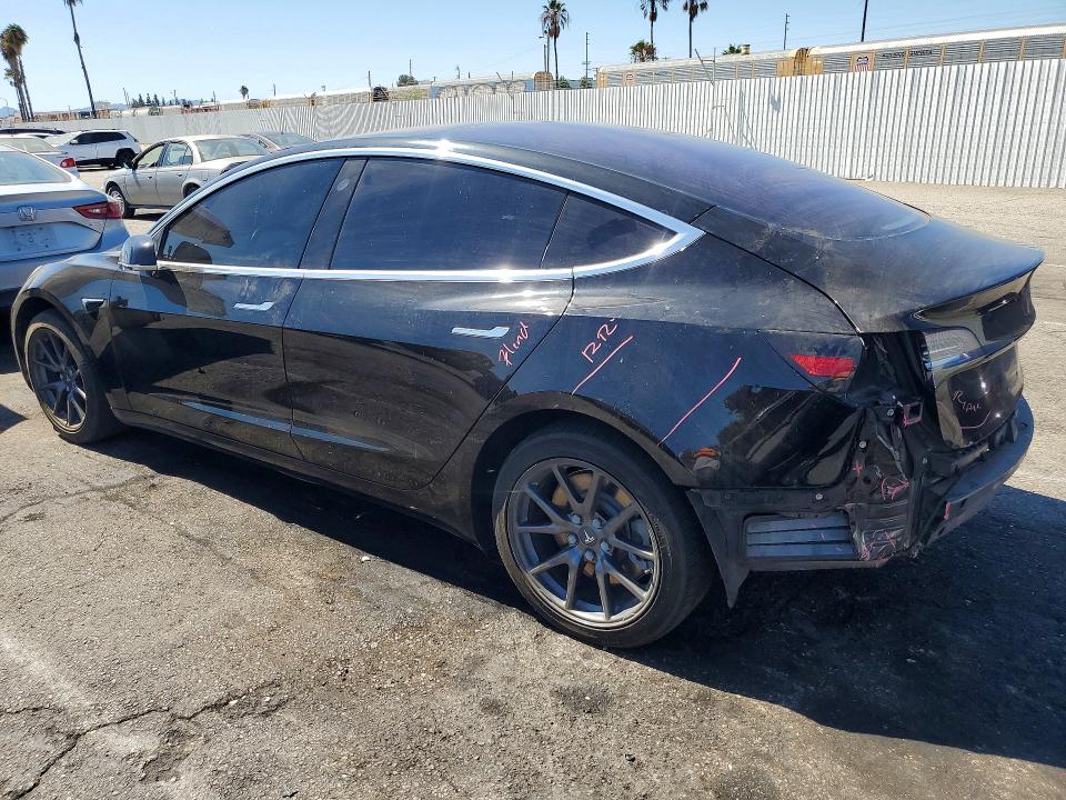 62295656 :رقم المزاد ، 5YJ3E1EA2JF123307 vin ، 2018 Tesla Model 3 مزاد بيع
