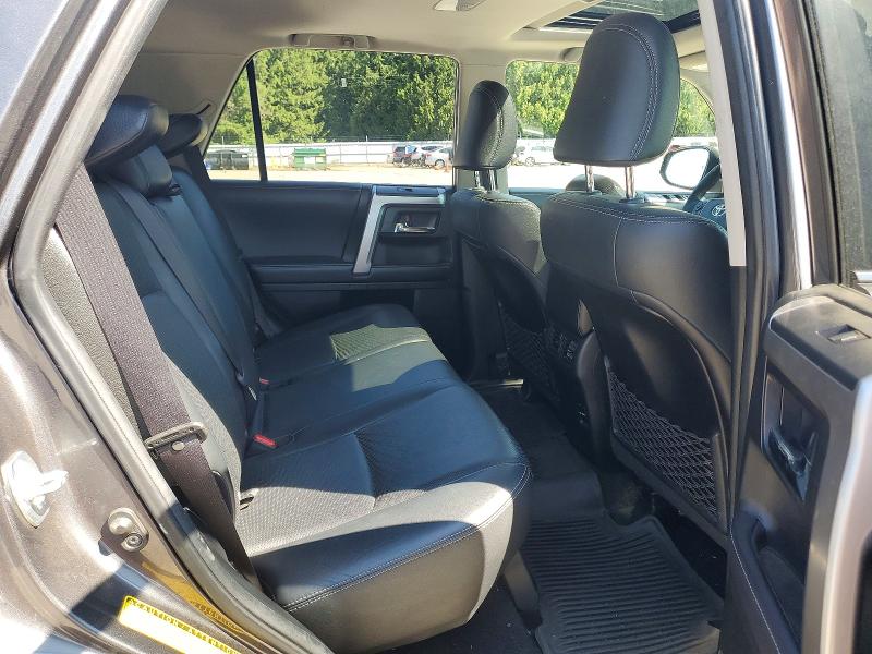 60960396 :رقم المزاد ، JTEBU5JR0J5574797 vin ، 2018 Toyota 4runner مزاد بيع