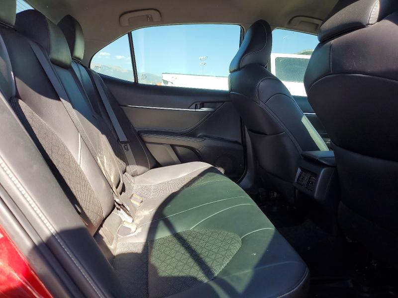 61619646 :رقم المزاد ، 4T1B61HK3JU630152 vin ، 2018 Toyota Camry مزاد بيع