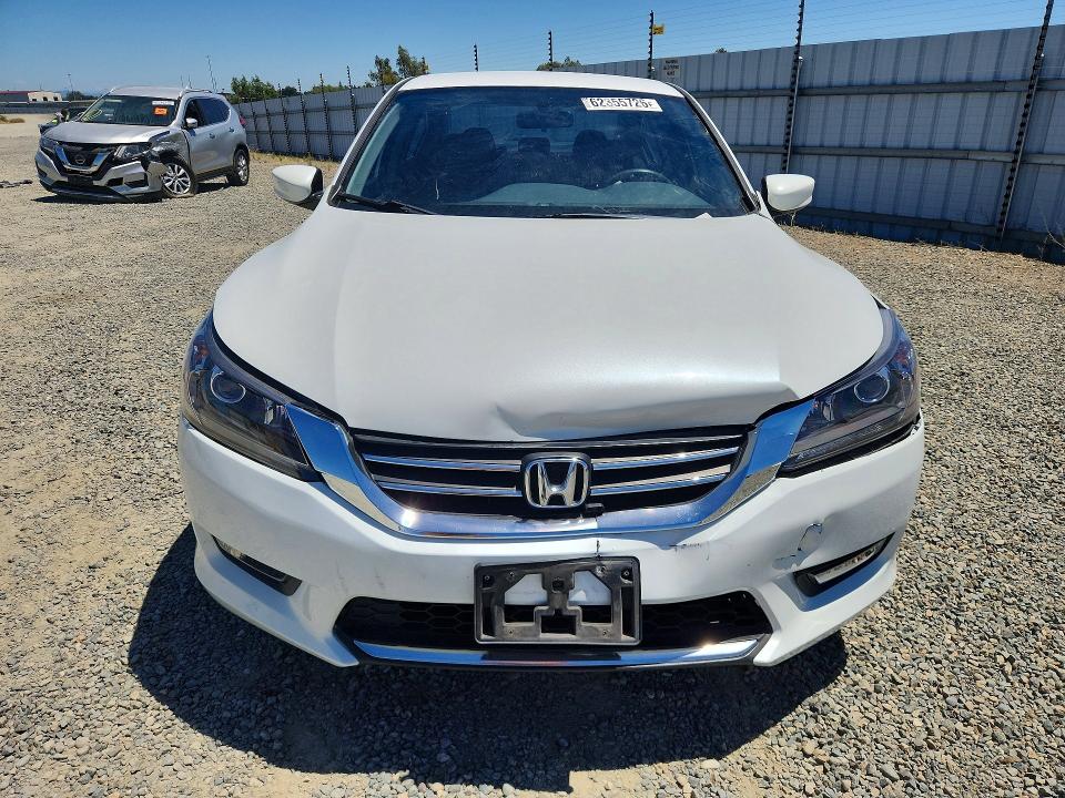 62355726 :رقم المزاد ، 1HGCR2F56FA217641 vin ، 2015 Honda Accord مزاد بيع
