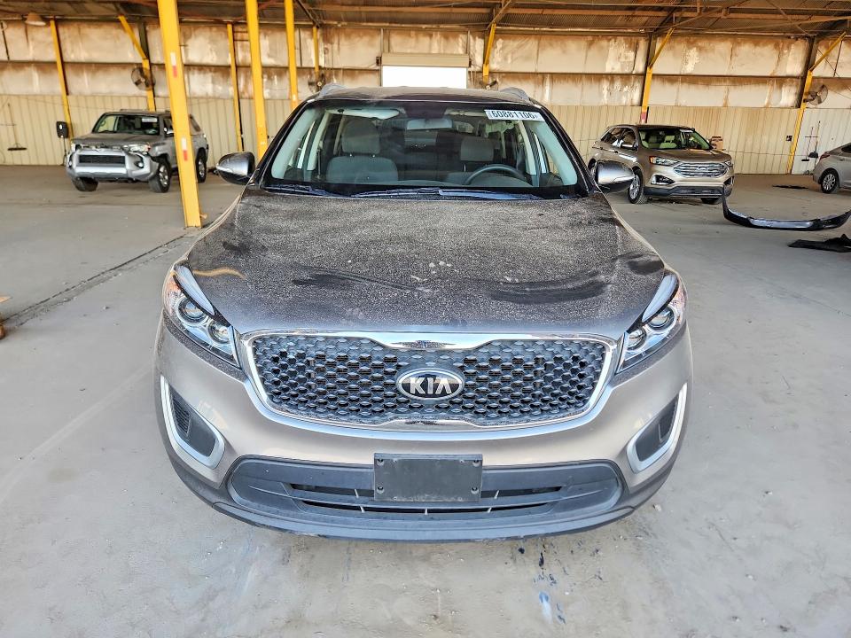 60881106 :رقم المزاد ، 5XYPGDA34JG401587 vin ، 2018 Kia Sorento مزاد بيع