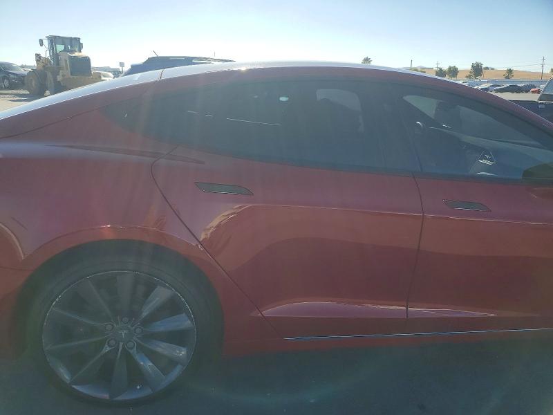 62323456 :رقم المزاد ، 5YJSA1E25HF197167 vin ، 2017 Tesla Model S مزاد بيع