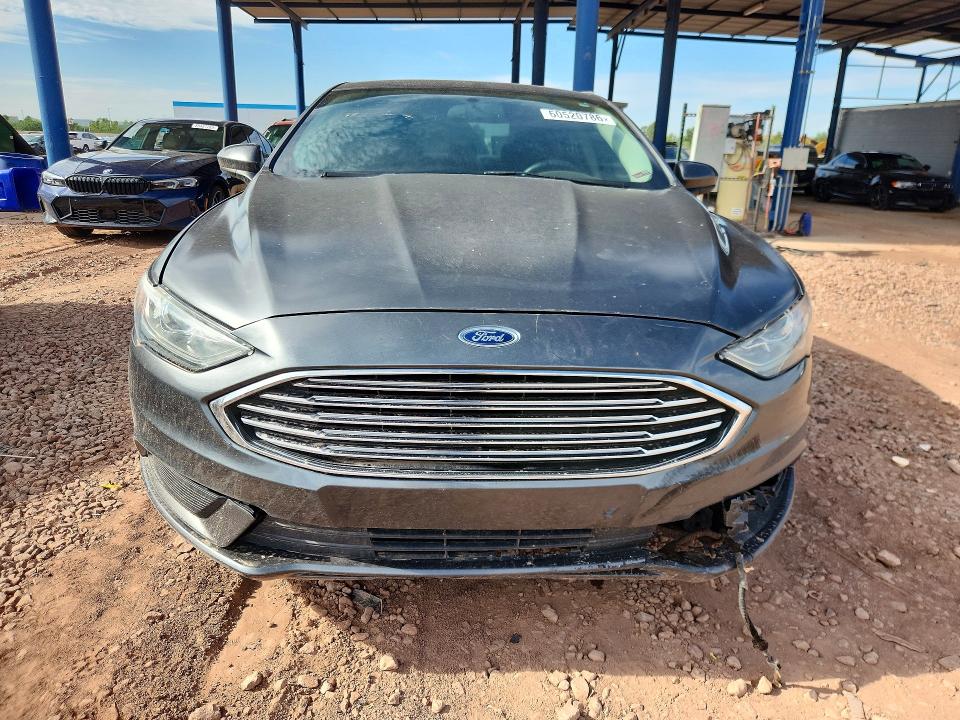 60520786 :رقم المزاد ، 3FA6P0HD5HR299421 vin ، 2017 Ford Fusion مزاد بيع