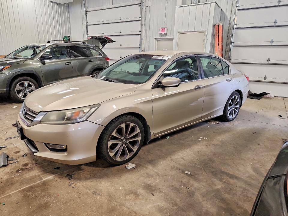 61902566 :رقم المزاد ، 1HGCR2F56DA273544 vin ، 2013 Honda Accord مزاد بيع
