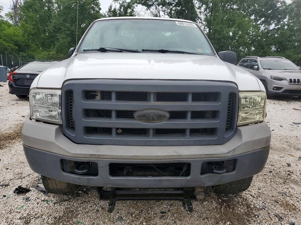 60812426 :رقم المزاد ، 1FTWF31585EB79452 vin ، 2005 Ford F350 مزاد بيع
