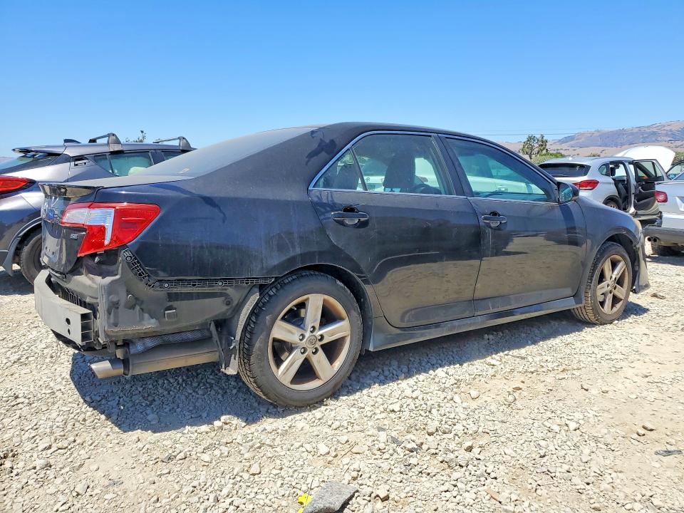 60615986 :رقم المزاد ، 4T1BF1FK4DU698709 vin ، 2013 Toyota Camry مزاد بيع