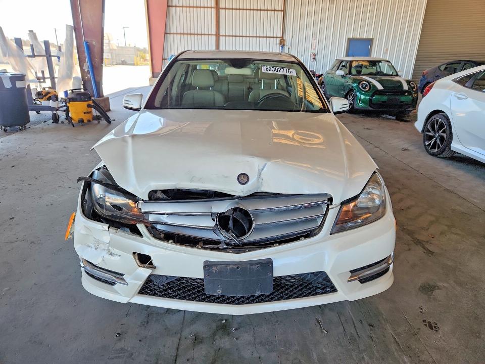 62302776 :رقم المزاد ، WDDGF4HB4CR220824 vin ، 2012 Mercedes-benz C مزاد بيع