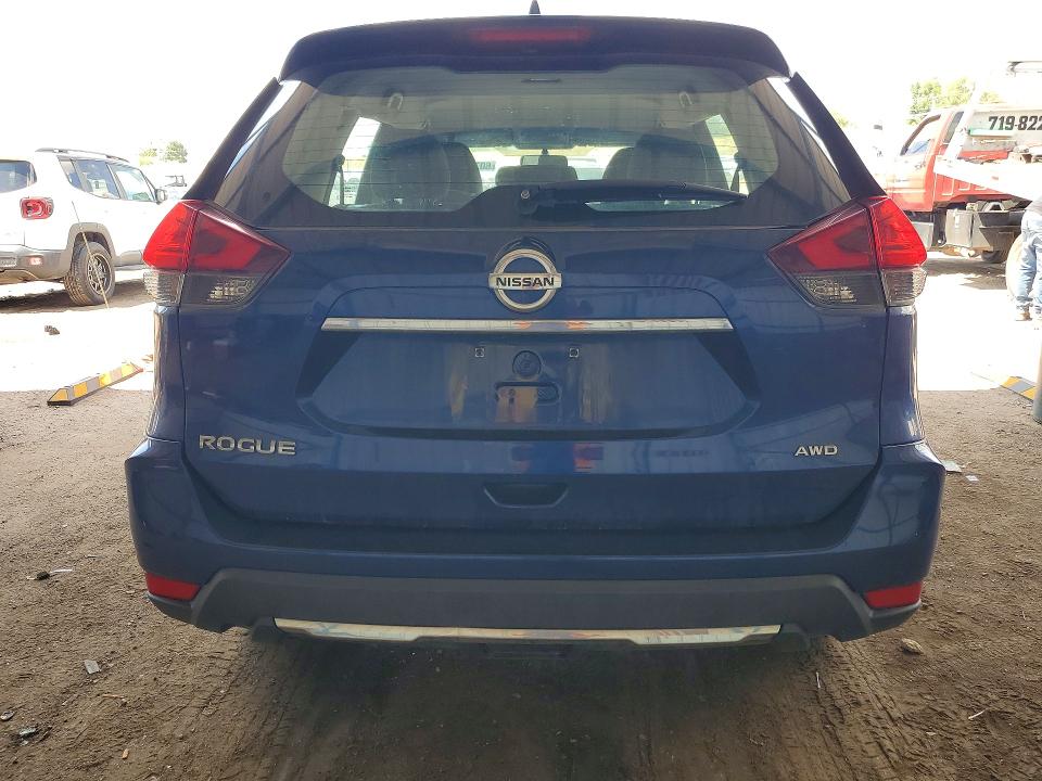 60776116 :رقم المزاد ، KNMAT2MV6HP523121 vin ، 2017 Nissan Rogue مزاد بيع