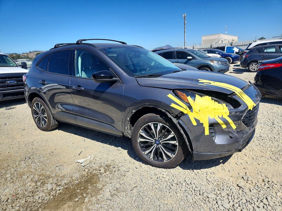 60086576 :رقم المزاد ، 1FMCU9BZXMUA26150 vin ، 2021 Ford Escape مزاد بيع